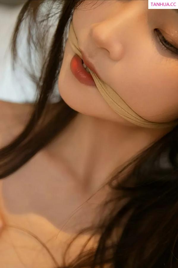   [XiuRen]高清写真图 2025.07.31 No.10605 刘婷婷 浅色旗袍第50张图片